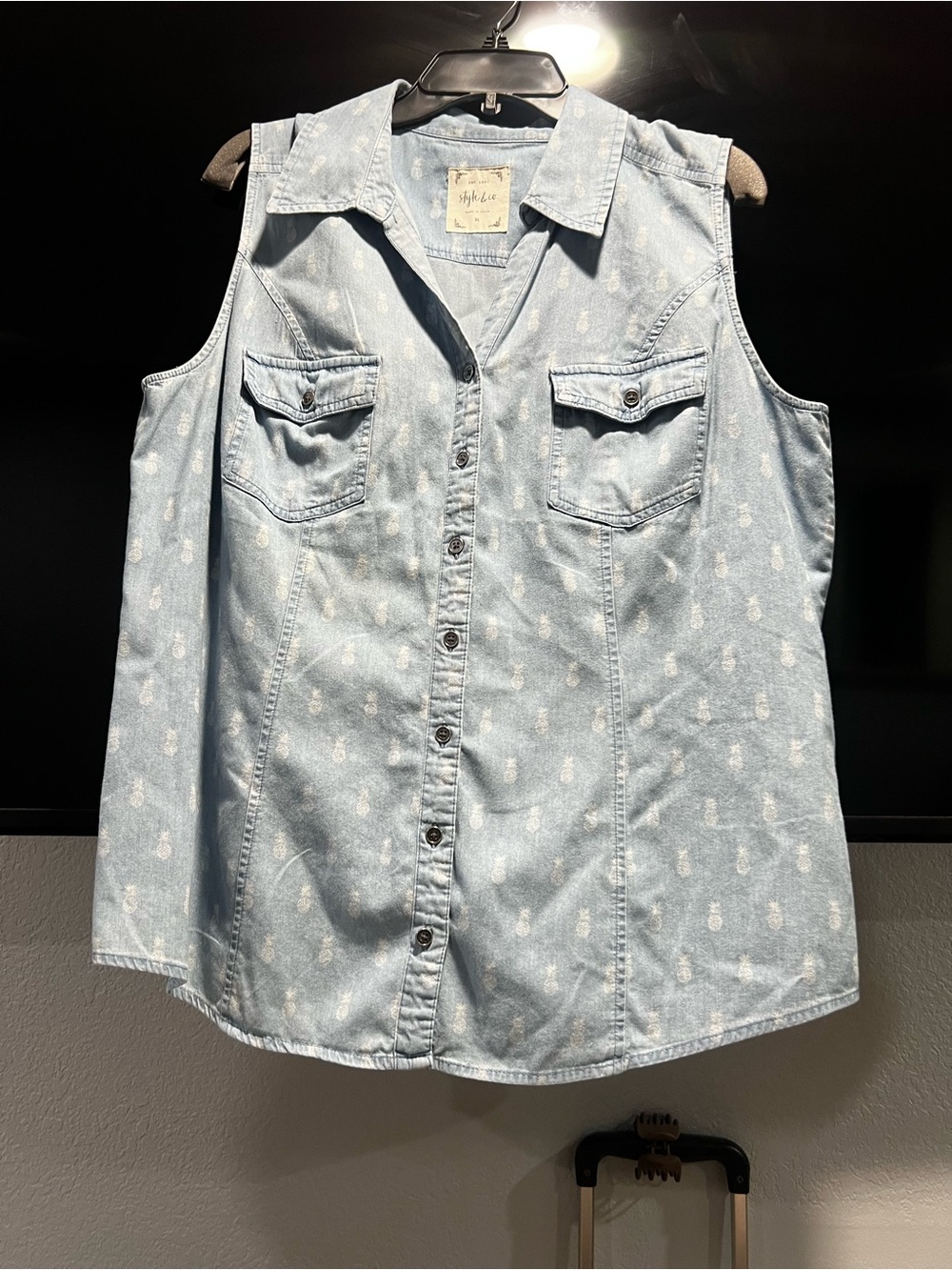 Style & Co. Light Blue Denim Sleeveless Button-Front Top with Pineapple Print
